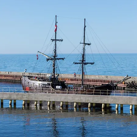 Bulwar Zachodzącego Słońca Z Widokiem Na Morze By Renters Darłówko