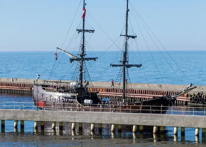 Bulwar Zachodzacego Slonca Z Widokiem Na Morze By Renters Darlowko