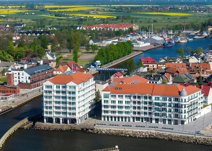 Bulwar Zachodzacego Slonca Z Widokiem Na Morze By Renters Darlowko